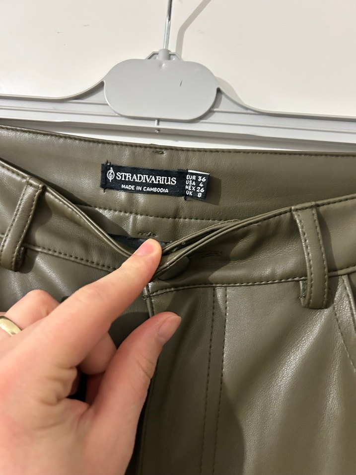 Stradivarius Haki Deri Kadın Pantolon - Görsel 4