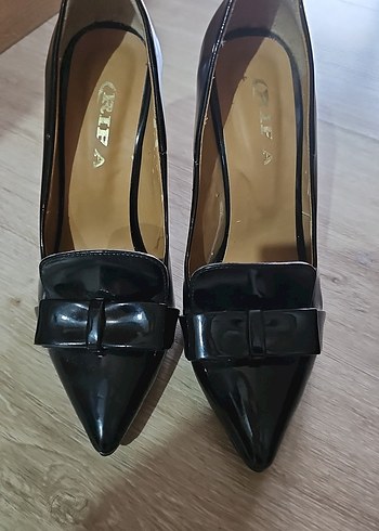 Klasik Siyah Tokalı Stiletto Topuklu Ayakkabı