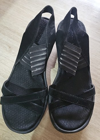 SATILDI** Siyah Dolgu Topuklu Kadın Sandalet