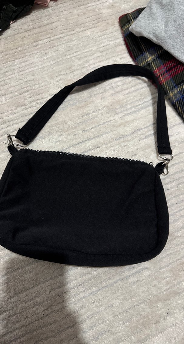 Siyah Çanta - Görsel 2