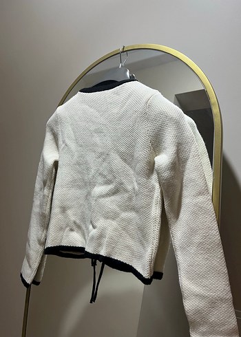 Zara Siyah Detaylı Beyaz Mini Örgü Hırka