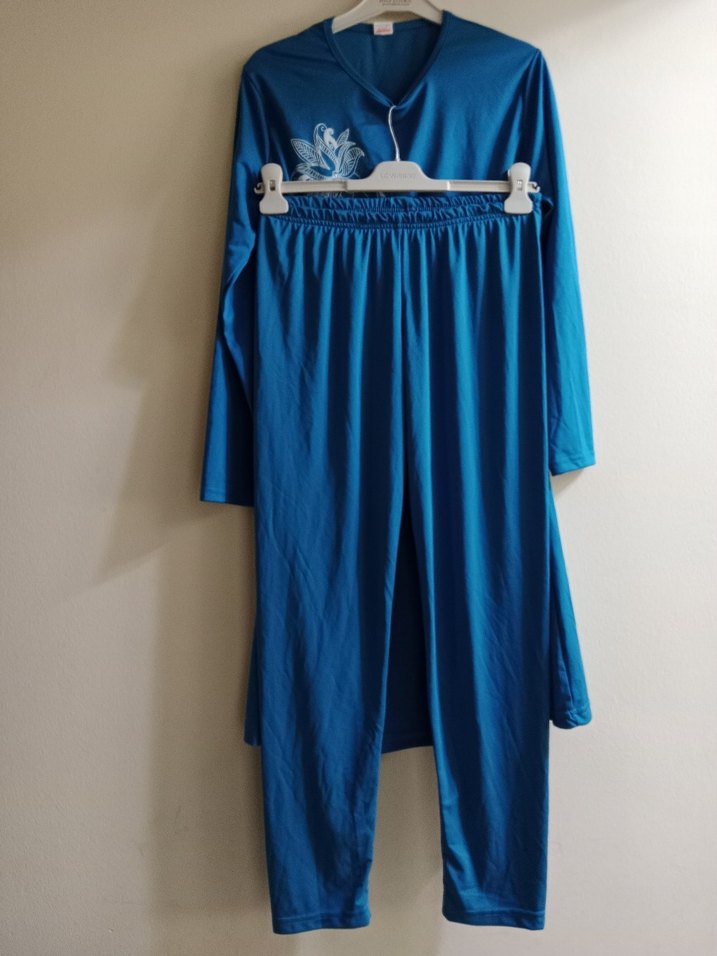 Uzun Kollu Baskılı Mavi Kadın - Görsel 3