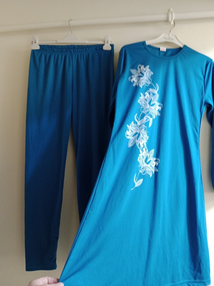 Uzun Kollu Baskılı Mavi Kadın - Görsel 4