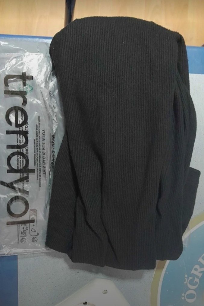 Uzun Siyah Gotik Elbise Yırtmaçlı - Görsel 4