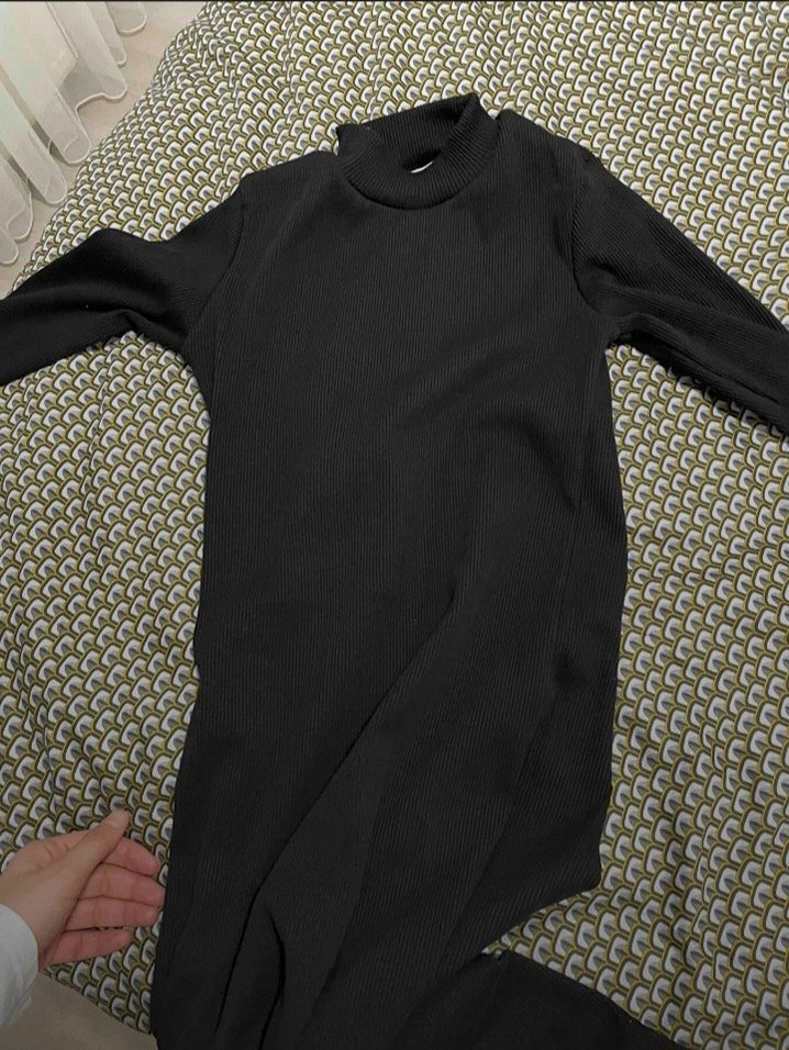 Uzun Siyah Gotik Elbise Yırtmaçlı - Görsel 3