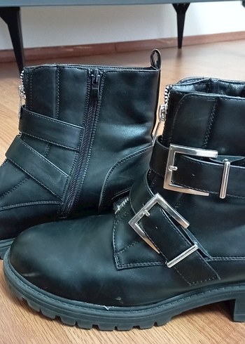 Kadın Siyah Deri Tokalı Goth Botlar - Görsel 3