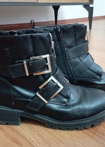 Kadın Siyah Deri Tokalı Goth Botlar - Görsel 2