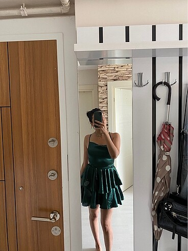 Yeşil saten elbise