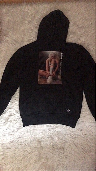 Adidas sweatshirt ve şort