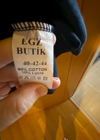 Siyah tül detaylı elbise