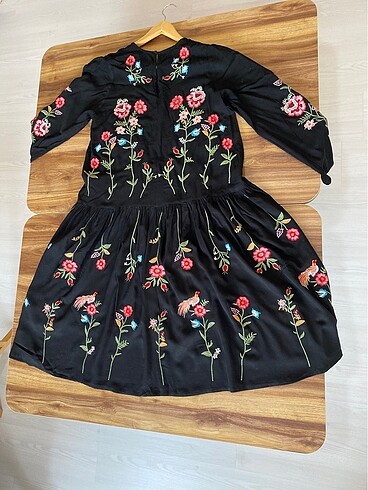 40 Beden siyah Renk Çiçek desenli elbise