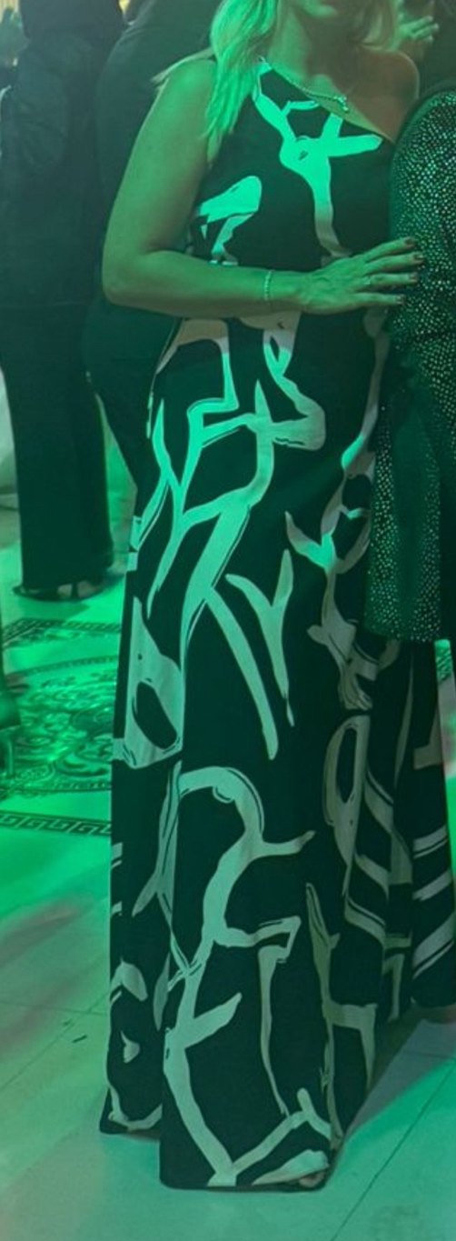 Siyah Beyaz Desenli Uzun Drapeli Elbise - Görsel 5