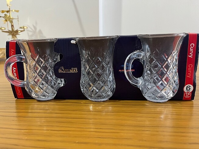 Kristal kulplu çay bardağı