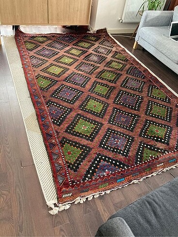 El dokuması kilim