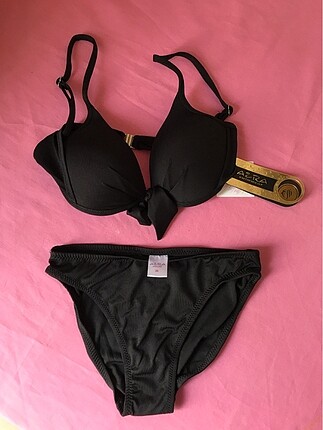 Siyah destekli bikini