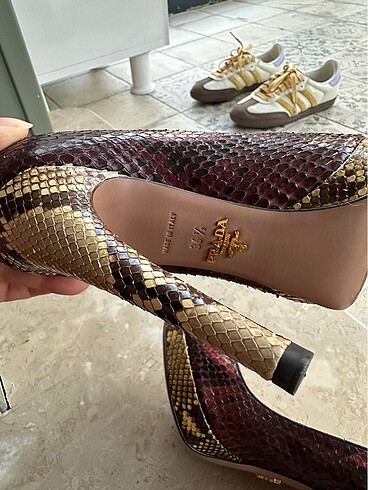36,5 Beden bordo Renk Prada yılan derisi stiletto ayakkabı