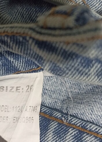 26 Beden Bilek yırtmaçlı yüksek bel kot pantolon