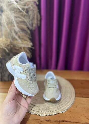 24 Beden beyaz Renk Newbalance kız çocuk spor ayakkabı