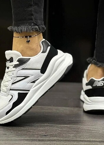 36 Beden beyaz Renk Newbalance Bayan spor ayakkabı 