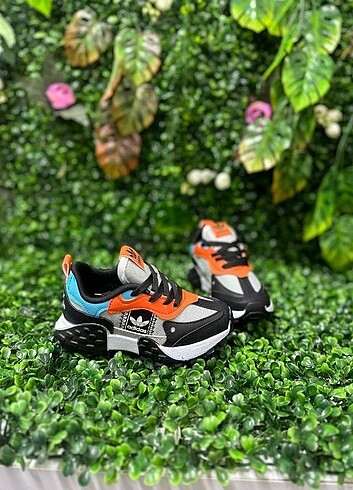 29 Beden kırmızı Renk Adidas Çocuk spor ayakkabı