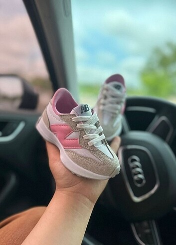 29 Beden beyaz Renk Newbalance erkek çocuk ayakkabısı