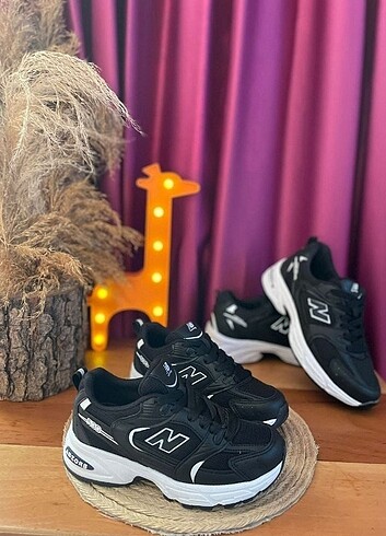 32 Beden beyaz Renk NEW BALANCE KIZ ÇOCUK SPOR AYAKKABI