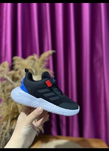 34 Beden Adidas erkek Çocuk spor ayakkabı