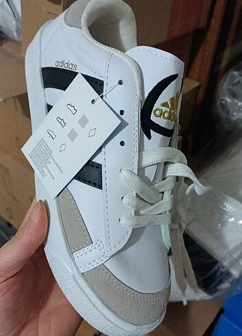 37 Beden beyaz Renk Adidas Bayan spor ayakkabı