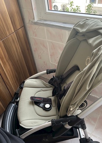 Yeşil Bebek Arabası - Görsel 2