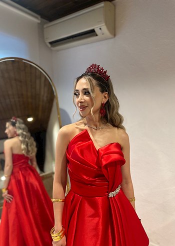 36 Beden kırmızı Renk Kırmızı Straplez kına Elbisesi