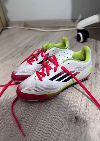 Erkek Nike Renkli Bağcıklı Futbol Ayakkabısı