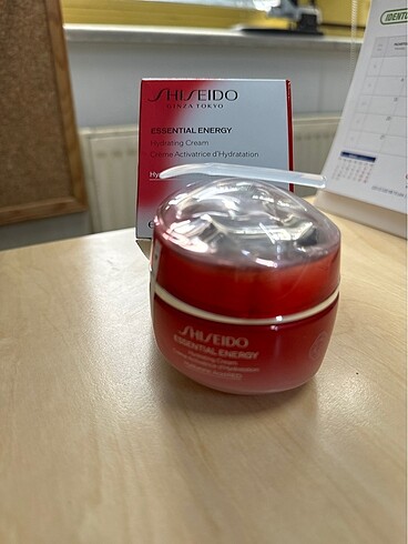 Shiseido Essential Energy Hydrating Krem