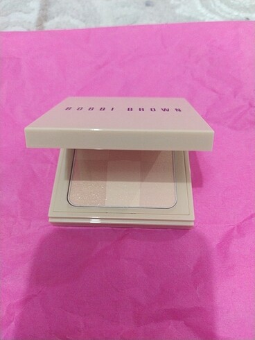 Bobbi Brown Nude Finishing Aydinlatici Pudra