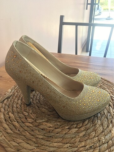 Zara Altın Sarısı Topuklu Ayakkabı