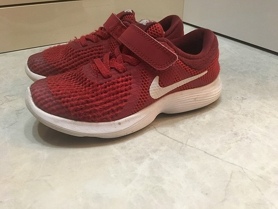 Kırmızı nike run 28,5 no temiz