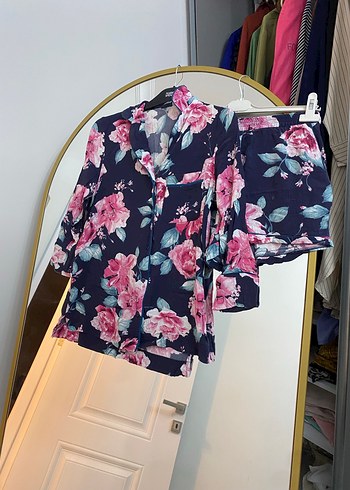 Çiçek Desenli Kısa Kollu Kadın Pijama Takımı