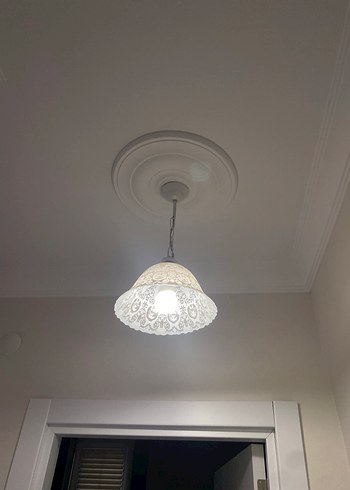 Beyaz Dantel Desenli Sarkıt Avize