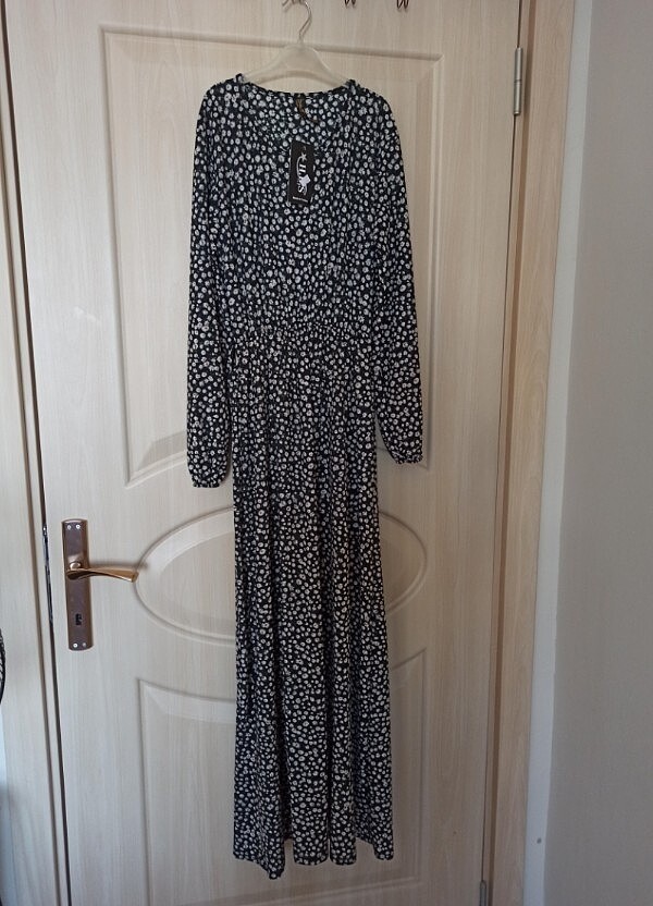 Çiçekli tesettür elbise - Görsel 2