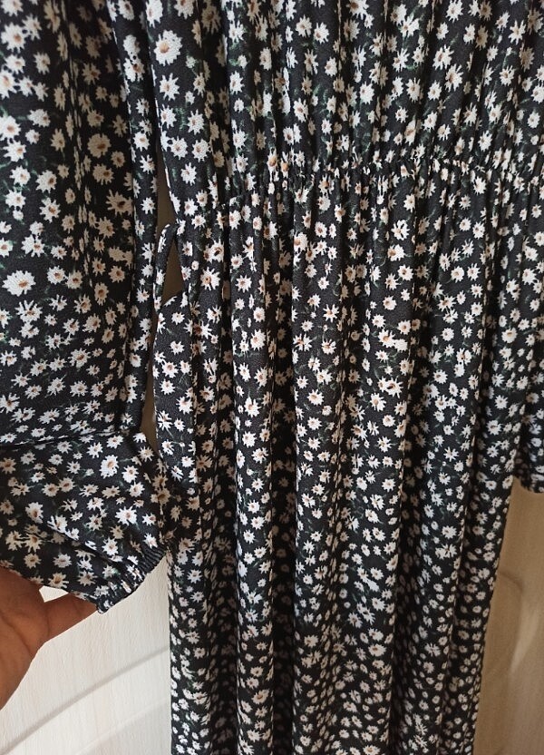 Çiçekli tesettür elbise - Görsel 3