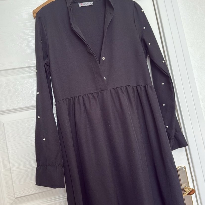 Düğmeli Siyah Uzun Akrilik Elbise - Görsel 3