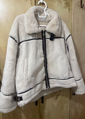 Kadın Beyaz Kısa Peluş Kaban - Görsel 2