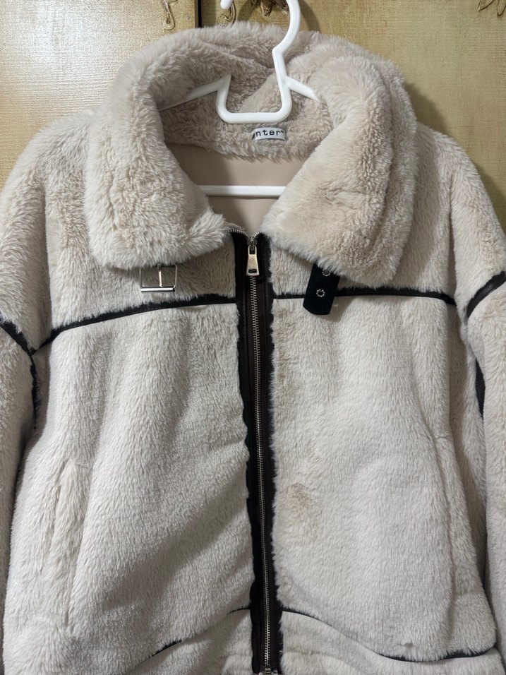 Kadın Beyaz Kısa Peluş Kaban - Görsel 3