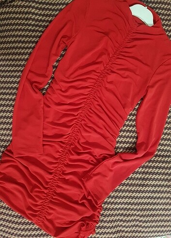 Kırmızı büzgülü mini elbise