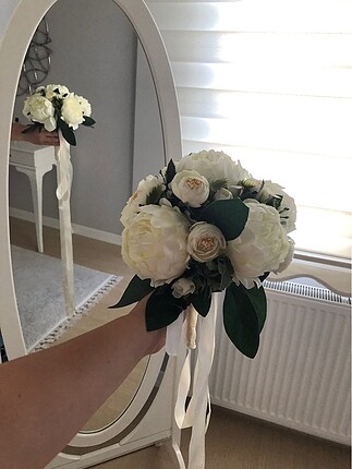 Gelin çiçeği ve şık nikah kepi