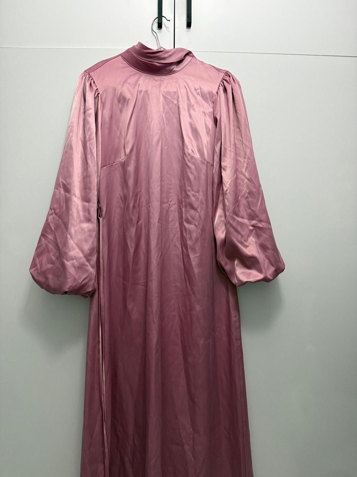 Pembe Uzun Yüksek Yakalı Kadın Elbise - Görsel 2