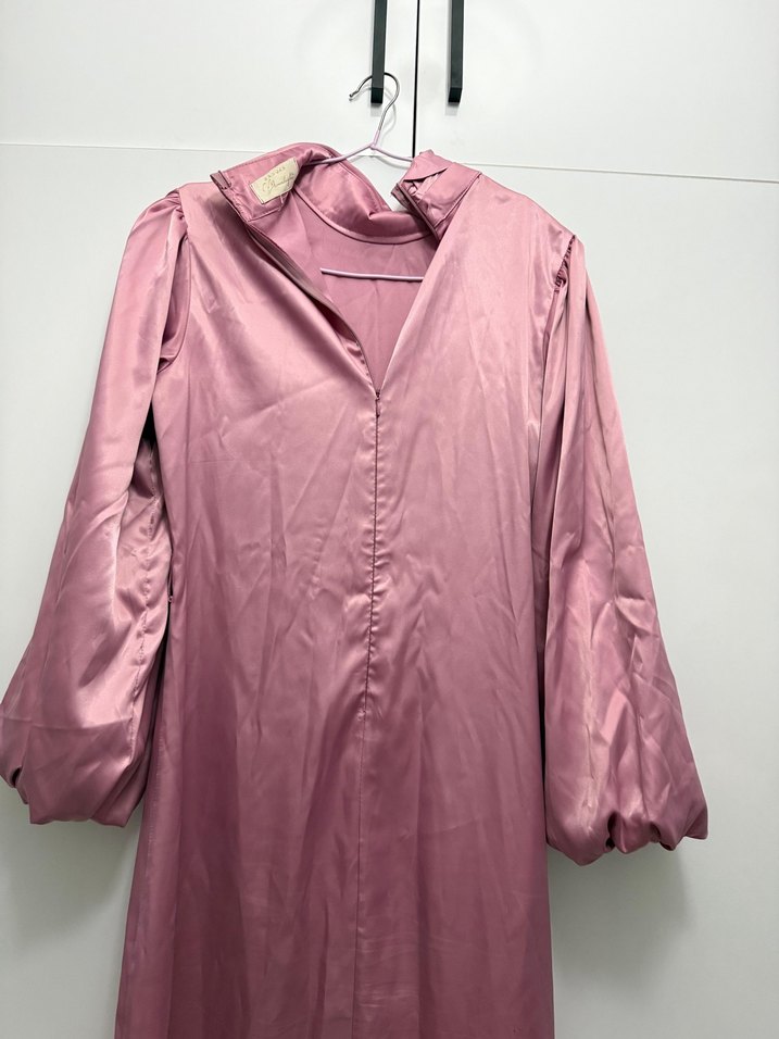 Pembe Uzun Yüksek Yakalı Kadın Elbise - Görsel 4