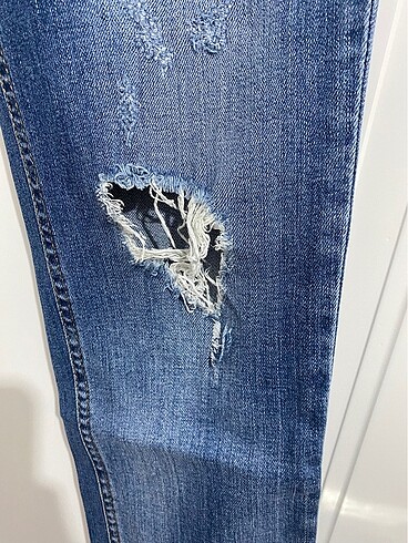 Yırtık Detaylı Jean Pantolon - Görsel 3