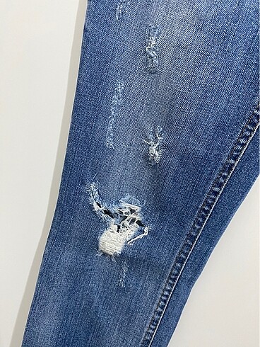 Yırtık Detaylı Jean Pantolon - Görsel 4
