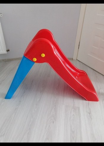 Çocuklar için renkli kaydırak