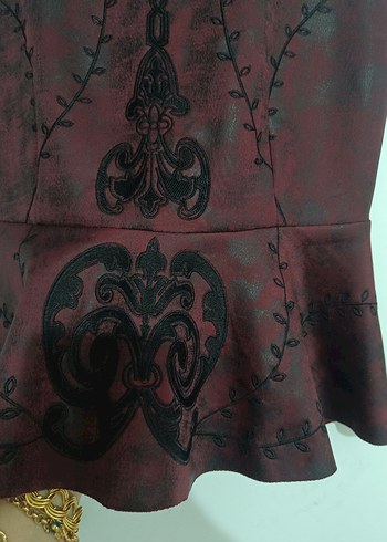 Bordo İşlemeli Kolsuz Bluz - Görsel 9